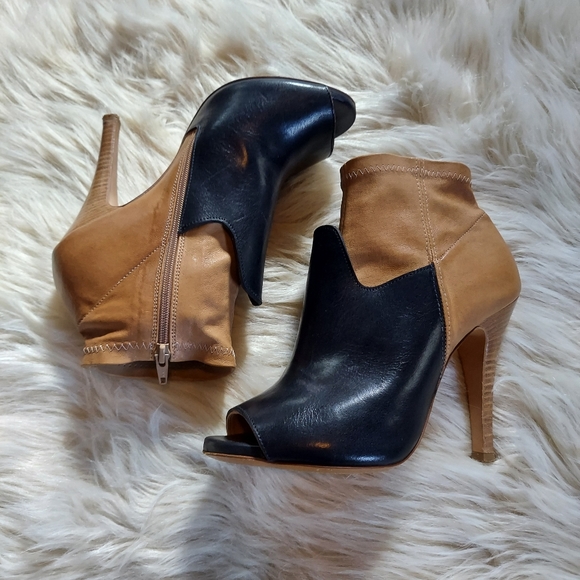 Maison Margiela High Heel Color Blocked Leather Ankle Booties - Picture 2 of 11